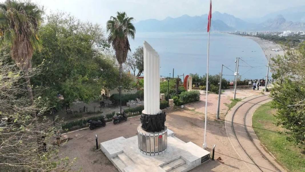 Cumhuriyet Dönemi Antalya Şehitleri Anıtı İçin Anlamlı Dokunuş! 5